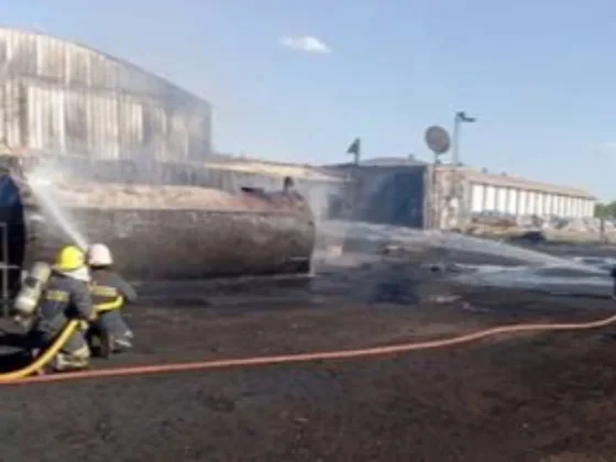 Investigan un incendio fatal: un trabajador murió tras una explosión en el Centro 25 de Junio