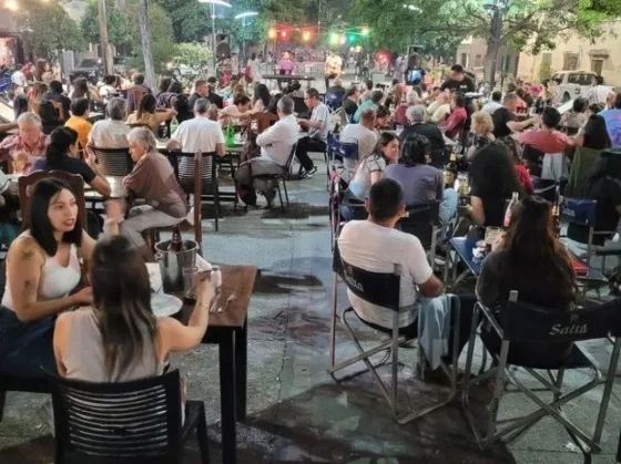 “CuchiChiando”: homenaje a Gustavo ‘Cuchi’ Leguizamón bajo las estrellas en Salta