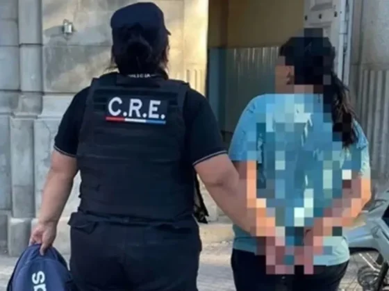 Mujer fue detenida por abandonar a su hijo con síndrome de Down en una plaza pública