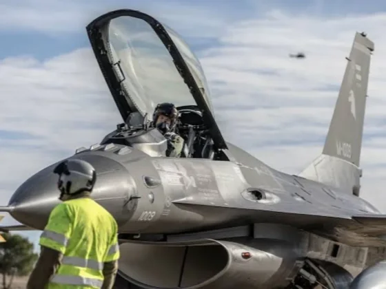 Comenzó la travesía de los F-16 rumbo al país: cómo es el operativo internacional para traer los primeros cazas