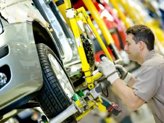 Al igual que los patentamientos, la producción automotriz cayó fuerte en noviembre