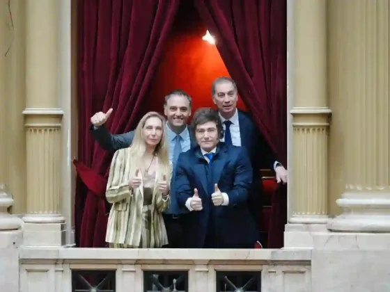 Con traiciones y garrochazos de último momento, juraron los 127 diputados electos