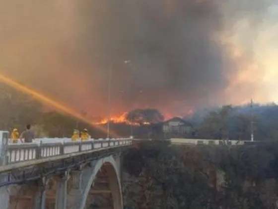 Avanzan los incendios forestales en Córdoba: por causa del humo, suspendieron el rally y cortaron rutas