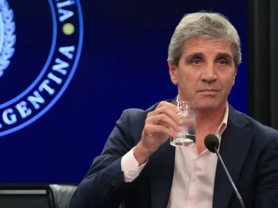 Caputo advierte a Kicillof por el aumento de la deuda provincial