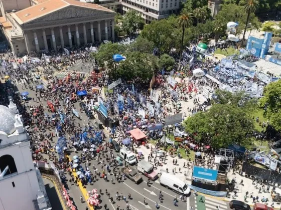 El Gobierno minimizó la marcha de la CGT y habló de una jornada normal
