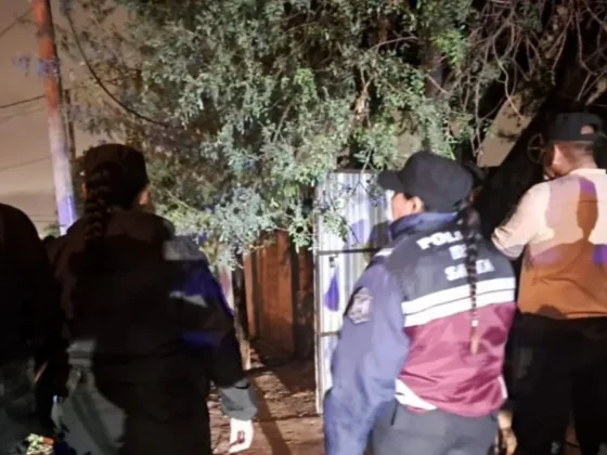 Clausuraron una fiesta clandestina en Villa Floresta: había unas 50 personas y cobraban entrada