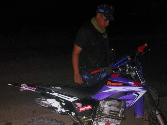 Intentó robarle el celular a una motociclista varada y terminó detenido en Tartagal