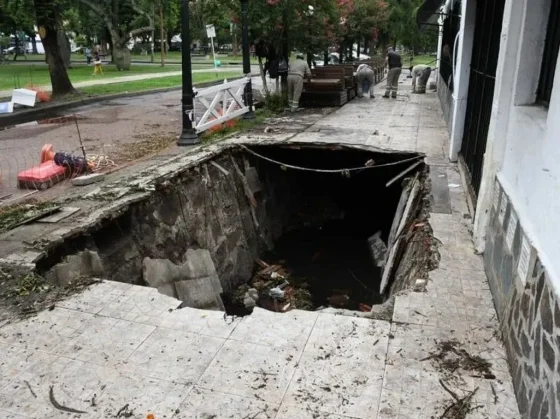 Tras el temporal, inició la reconstrucción de la vereda en pasaje Miramar y Lerma