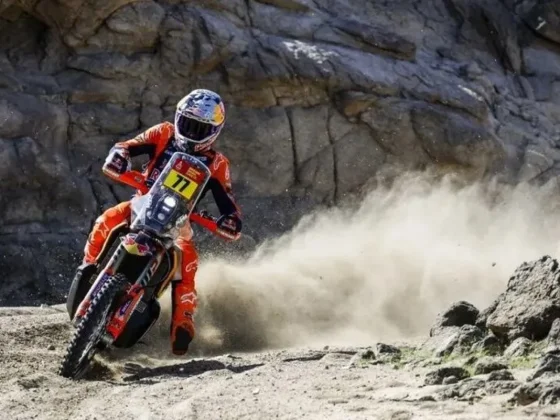 Luciano Benavides ganó otra etapa y se metió de lleno en la pelea por el Dakar