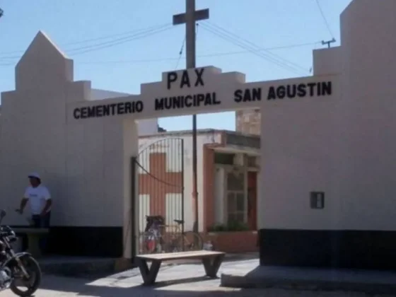 Violento asalto nocturno a una pareja en un cementerio