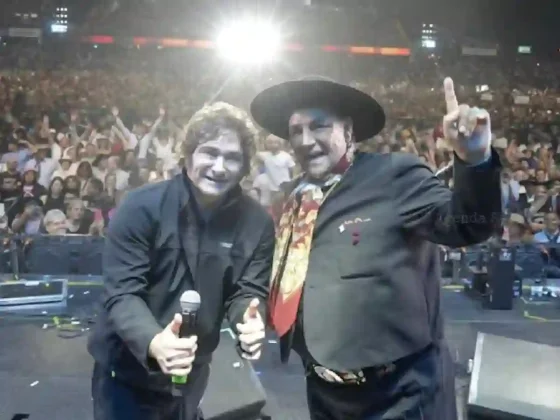 Javier Milei cantó con el Chaqueño Palavecino en el Festival de Jesús María
