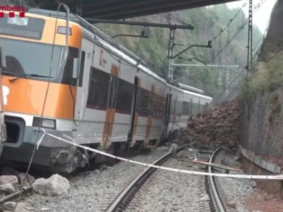Dos trenes descarrilaron en Cataluña durante un fuerte temporal y hay al menos un muerto