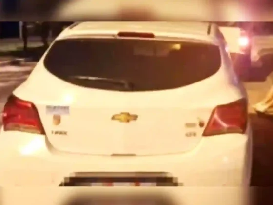 Recuperaron un auto robado a punta de pistola en barrio Ceferino: Hay dos detenidos