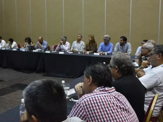 El gobierno provincal y los gremios reactivan diálogo salarial