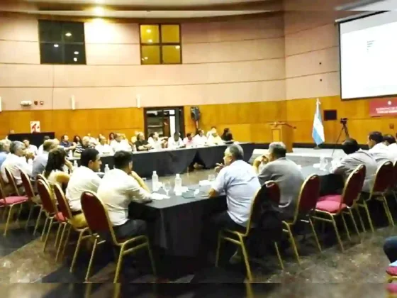 Docentes exigen restituir el incentivo y un aumento del 2,9% por inflación de enero en paritarias 2026