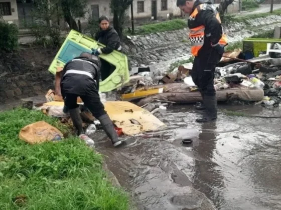 Personal municipal trabajó para resolver incidentes causados por la lluvia