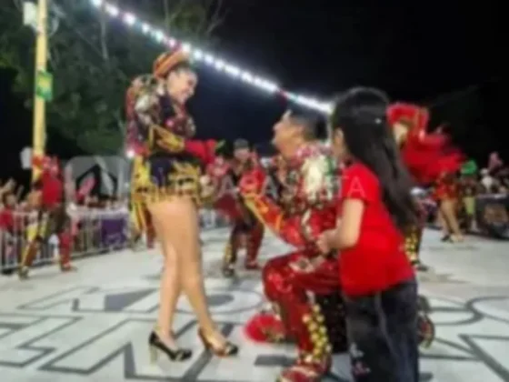 Amor en pleno corso: caporal oranense detuvo el show y sorprendió con una propuesta que hizo llorar a todos