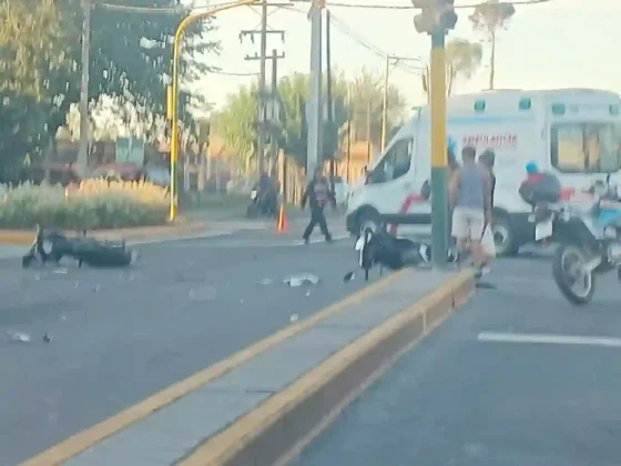 Zona sur: Violento choque entre dos motos en la avenida Excombatientes