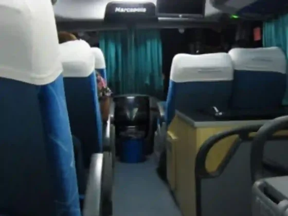 Un pasajero salvó a una adolescente cuando intentaban sacarla del país en micro, sin documentos y drogada
