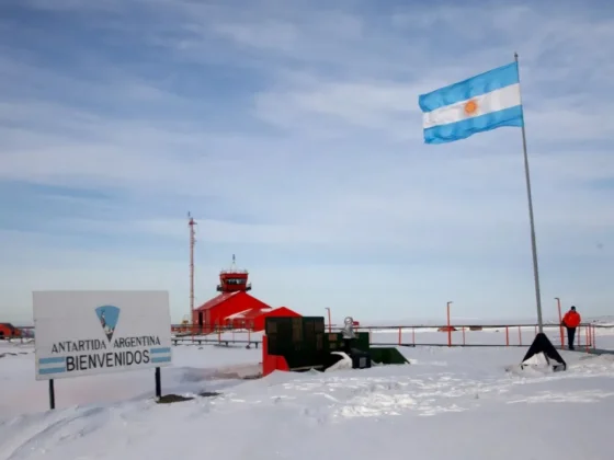Llega a la Casona de Castañares la muestra ‘Antártida Natal: entre Ponchos y Glaciares’
