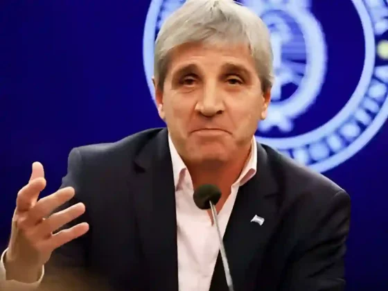 Fiebre por el dólar: ahorristas y empresas compraron más de USD 3.700 millones en enero