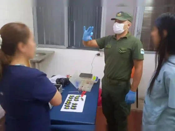 Convulsionó en un colectivo y terminó detenida: tenía droga en el estómago