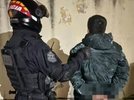 Detuvieron a un hombre con código rojo en barrio Grand Bourg durante un patrullaje policial