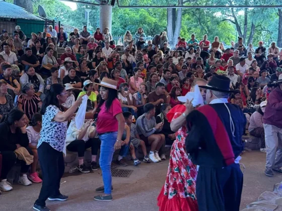 Multitudinaria Guitarreada Activa: el anfi del parque San Martín latió a puro folclore