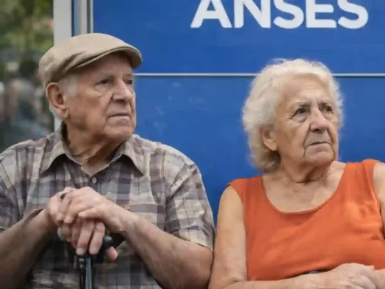 Los jubilados de la mínima vuelven a perder con un bono congelado por 26 meses