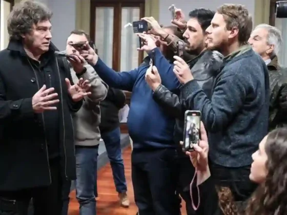 El Gobierno suspendió acreditaciones a medios vinculados al informe sobre financiamiento ruso