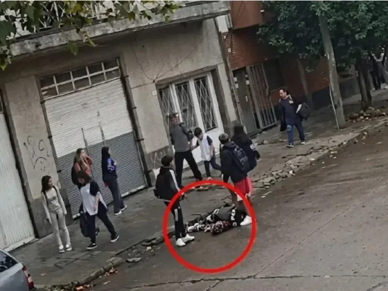 Apuñaló a un compañero a la salida del colegio