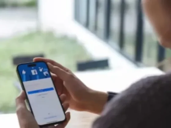 Deberá pagar $30 millones por difamar a su expareja en redes sociales durante seis años