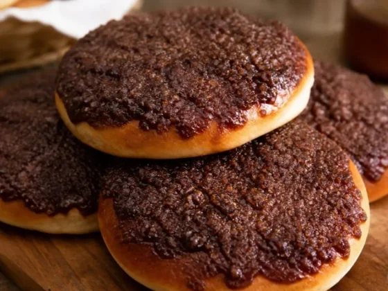 Clásicas y rendidoras: cómo hacer tortitas negras caseras con sabor a panadería