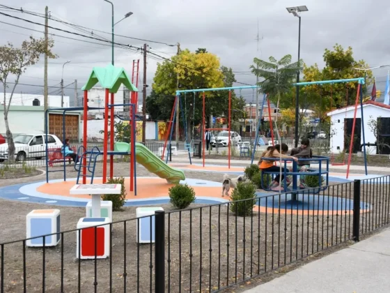 Vecinos de Villa Estela ya disfrutan de la renovada plaza Independencia