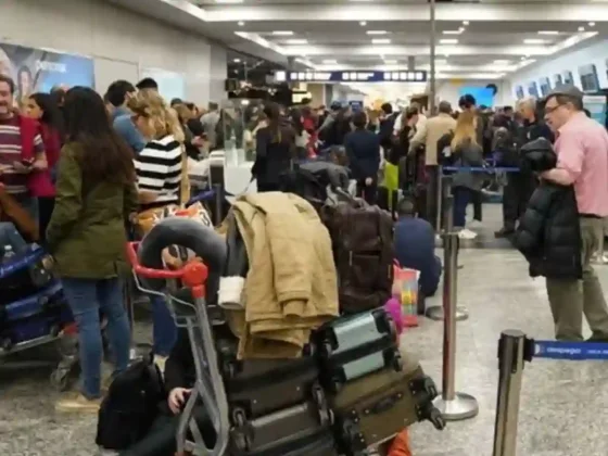 Otra vez Flybondi: canceló cuatro vuelos y generó caos entre los pasajeros