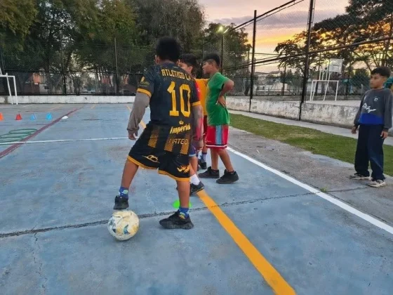 Cada vez más chicos asisten a la Escuela Municipal de Fútbol del CIC de Unión