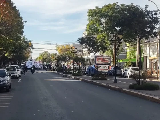 El tránsito se complica en el centro por la movilización universitaria