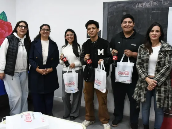 Impulso tecnológico: la Municipalidad y Coca Cola entregaron 30 tablets a emprendedores