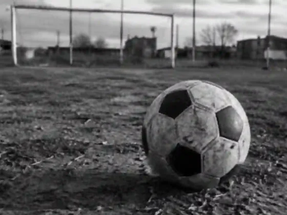 Conmoción en Salta: un hombre falleció mientras jugaba al fútbol en barrio Mosconi