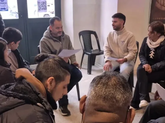 Con gran éxito y convocatoria se lanzó el «Speaking Club» en el Saluzzi