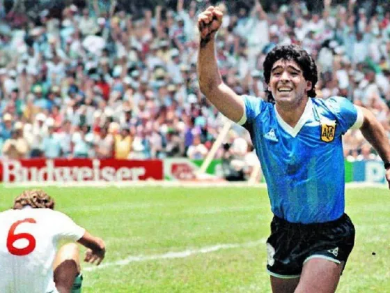 Exhibirán en el Mundial de Qatar la camiseta que usó Diego Maradona contra Inglaterra en 1986