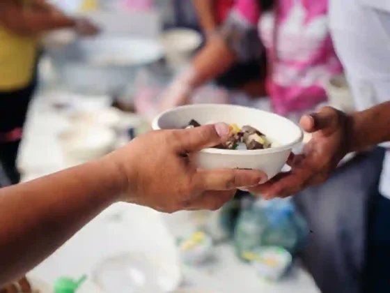 El drama silencioso: Uno de cada cuatro hogares saltea comidas todos los días