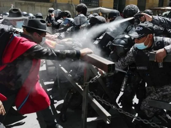 El Gobierno sigue de cerca la crisis en Bolivia y evalúa reforzar controles fronterizos