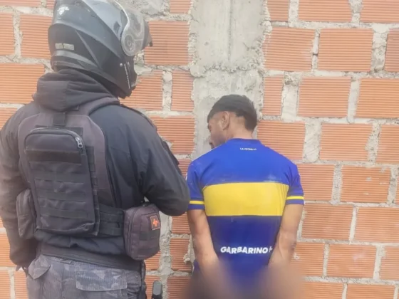 Motoristas recuperaron un celular robado y demoraron a un hombre en barrio Santa Clara de Asís
