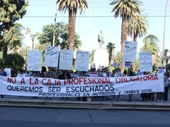 Nutricionistas y trabajadores sociales advierten que el 80 por ciento está endeudado con la Caja