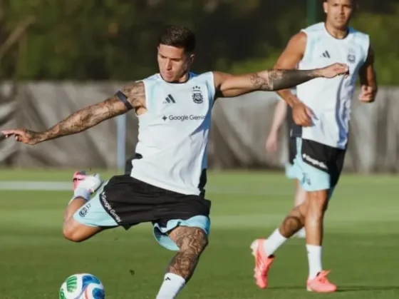 El equipo de Scaloni toma forma con sorpresas en la primera práctica