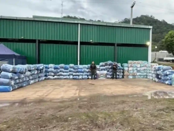 Río Bermejo: Secuestran millonario contrabando de cigarrillos y hojas de coca