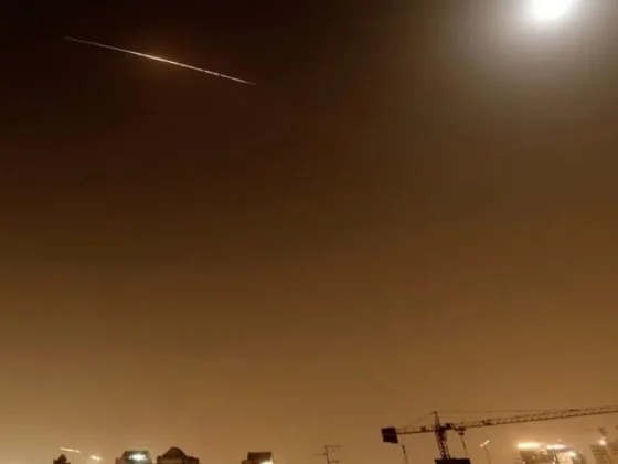 Israel denunció que Irán lanzó un ataque con misiles contra su territorio