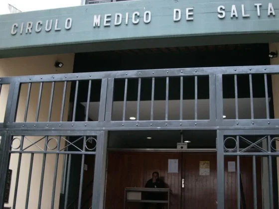 Médicos denuncian fuertes descuentos en prestaciones y crece la tensión con el IPS