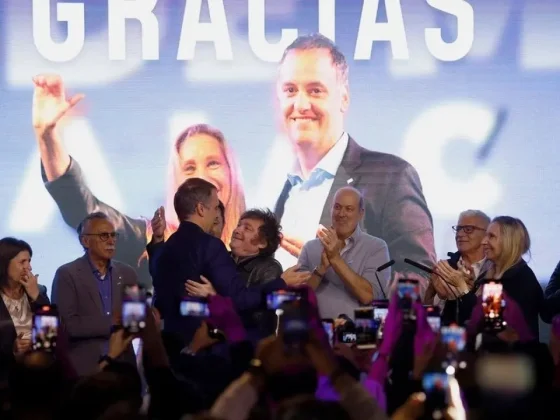 Adorni presenta su declaración jurada en medio de la investigación patrimonial